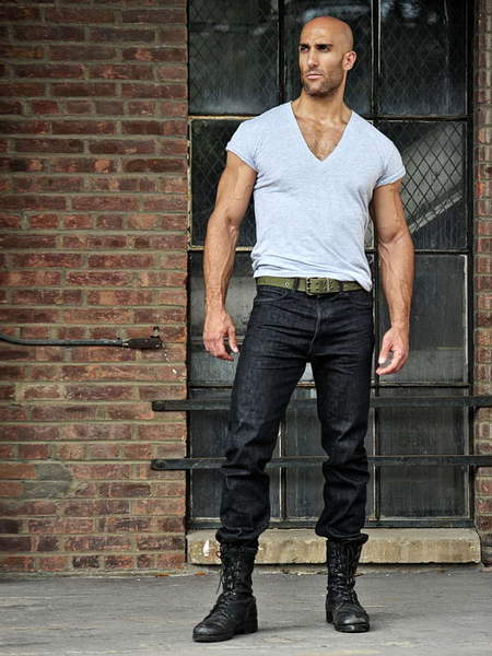 JAMES DINONNO 6'2" 42L Shirt: 16.5-35/36 Waist: 33 Inseam: 32 Shoe: 12