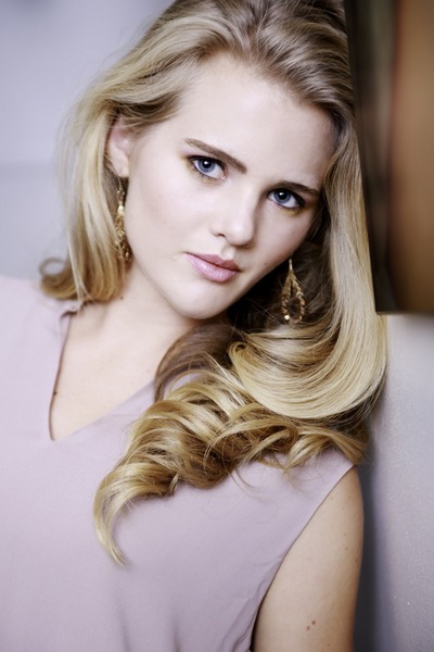 HEATHER WOLF 5'8"
Size:2 33-25-33
Shoe:7.5