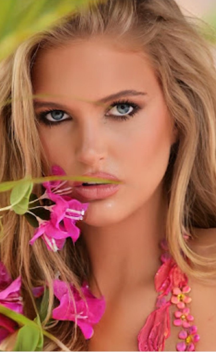 Model: CLAIRE ULMER
