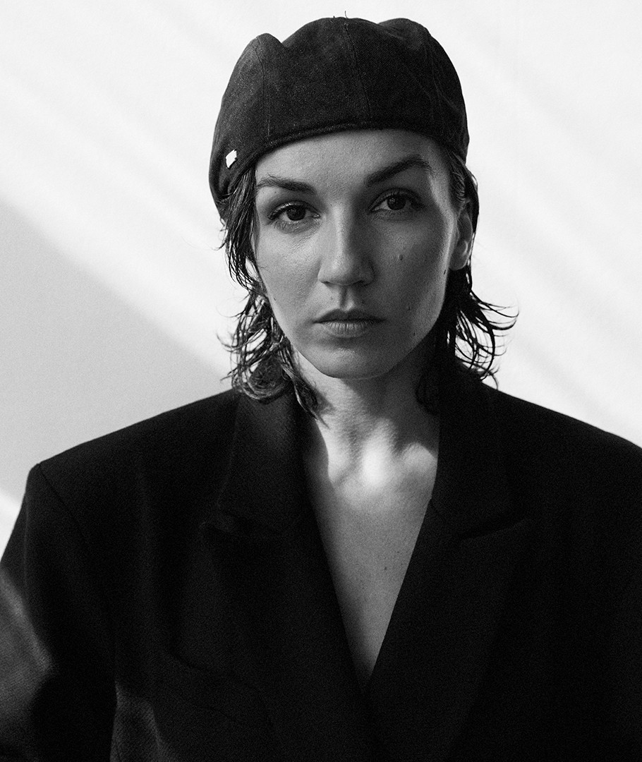 ANASTASIIA G  5'11"  Size: 6 36B-26-37  Shoe: 10  
Hair: Brown  Eyes: Brown  